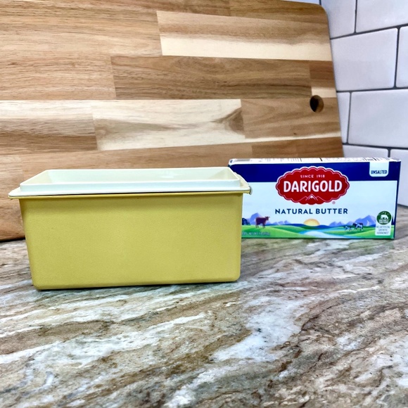 Tupperware Butter & Cheese Keeper Harvest Gold with Beige Lid 1 Pound - Vintage - Picture 2 of 11